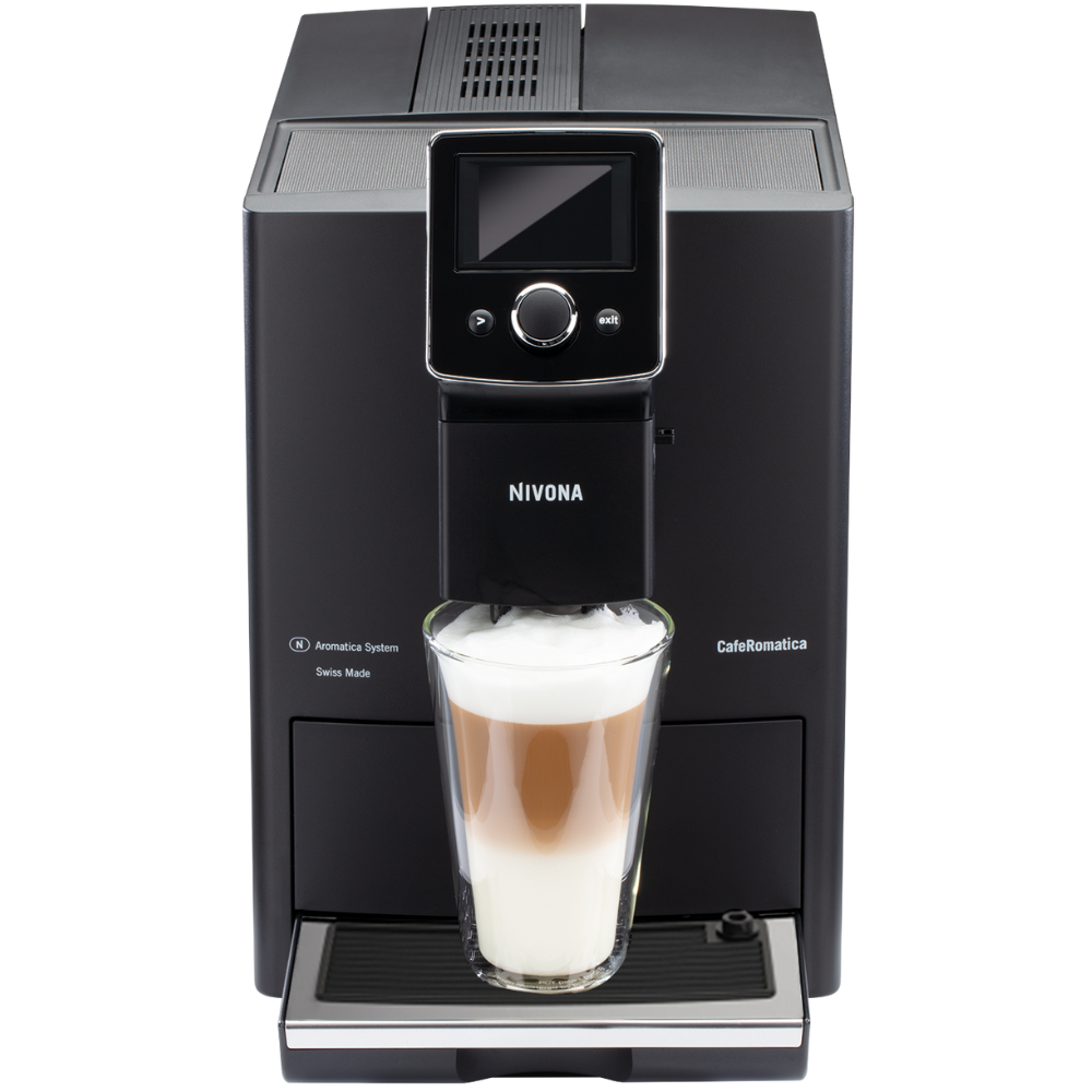 Automatyczny ekspres do kawy Nivona CafeRomatica z przygotowaną kawą latte w szklance na tacy.